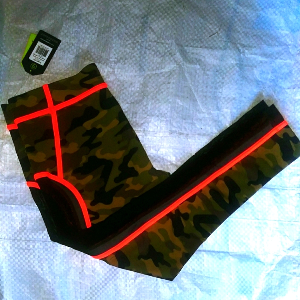 Zumba Fitness XL XLovely Camo Piped Leggings w/ mesh We Move the World
